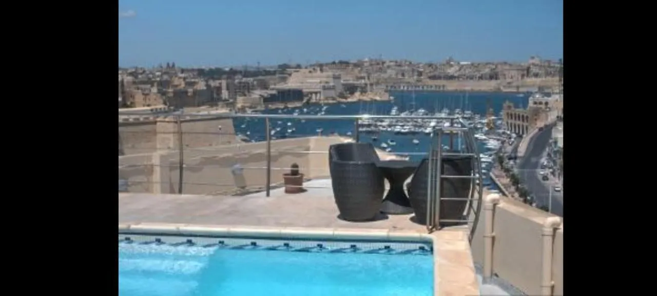 Upper Valley Sea View Kalkara Apartment